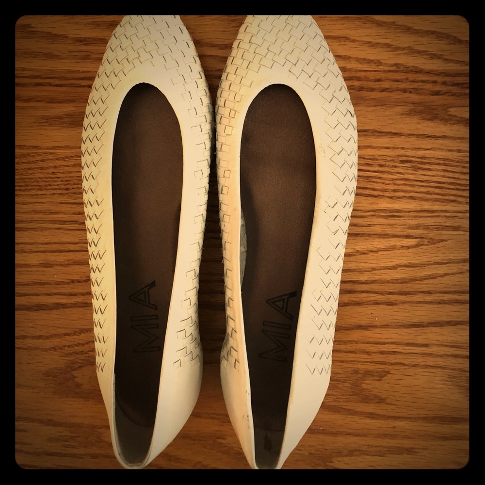 White woven flats GREAT REDUCED PRICE!